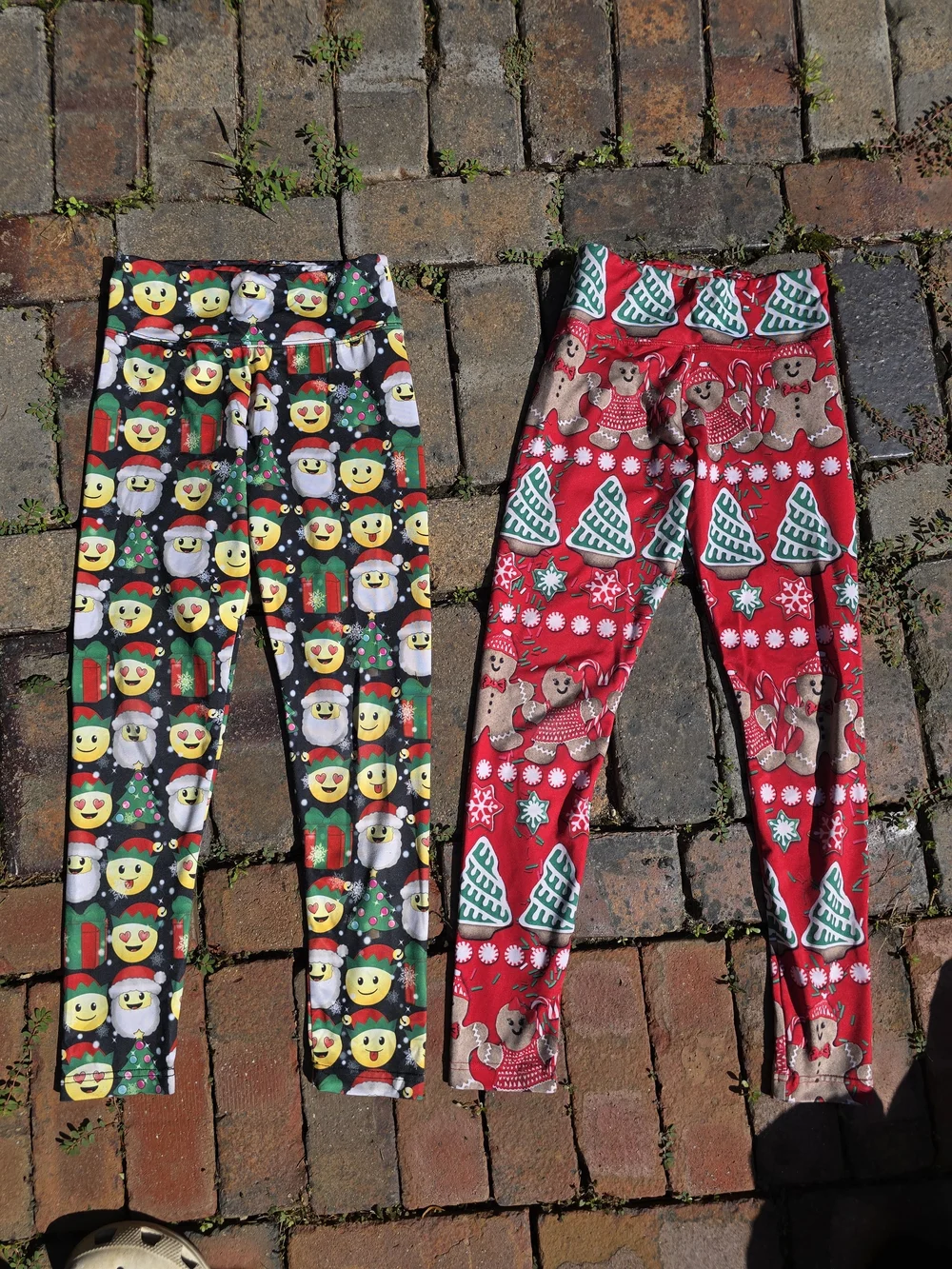 Justice Girls Holiday Emoji & Gingerbread Leggings - Black & Red